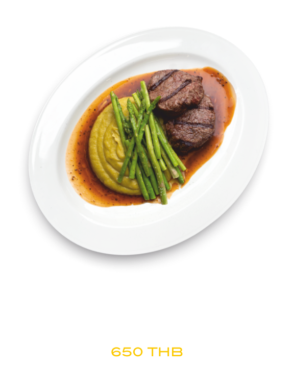Beef medallions with asparagus and mashed potatoes