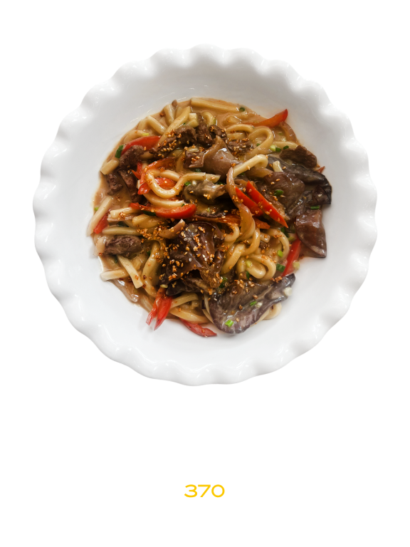 Udon noodles with beef in coconut oyster sauce